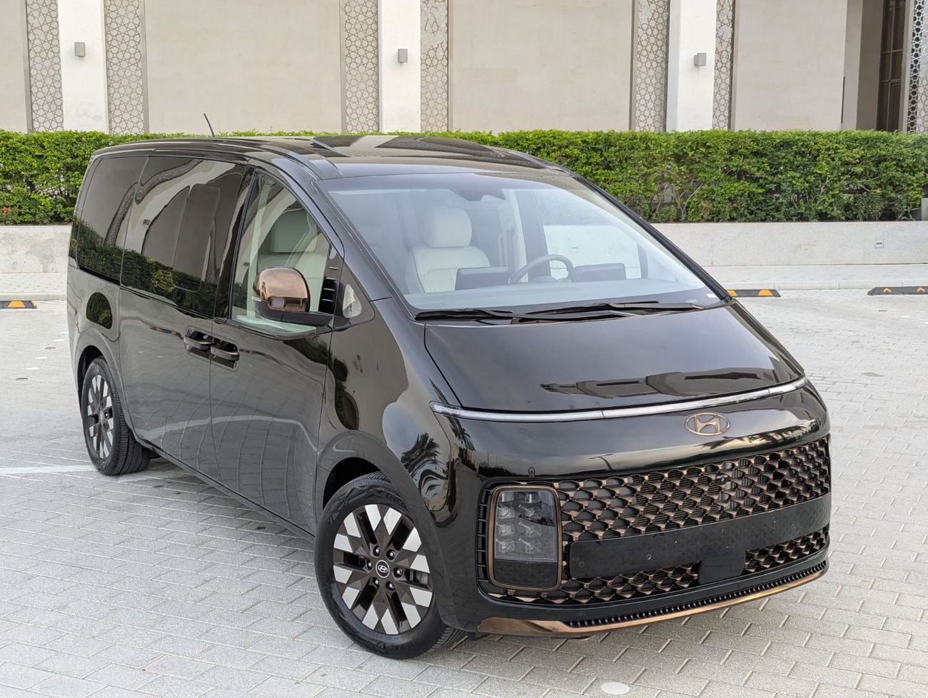 هيونداي ستاريا Hyundai staria 2022 LHD black colour