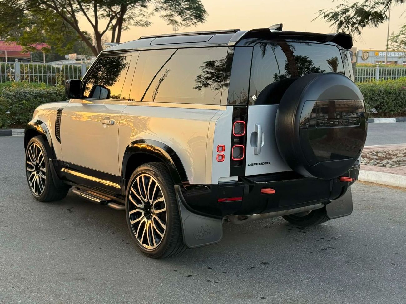 لاند روفر ديفندر P400 90 X 3.0L (6 Seater)