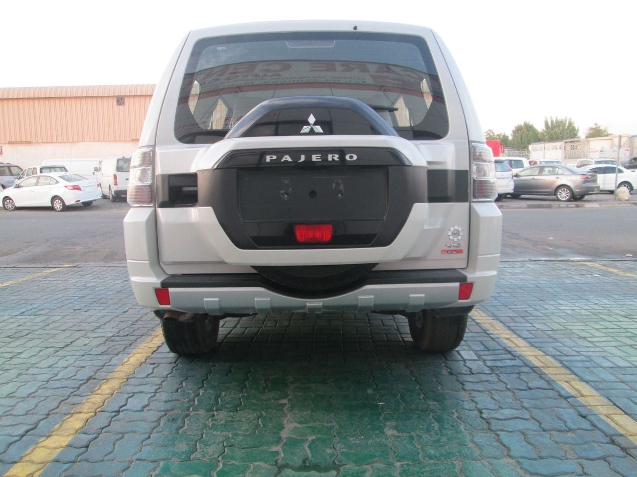 ميتسوبيشي باجيرو GLS M/L DIAMOND GLS Base 3.5L (7 Seater)