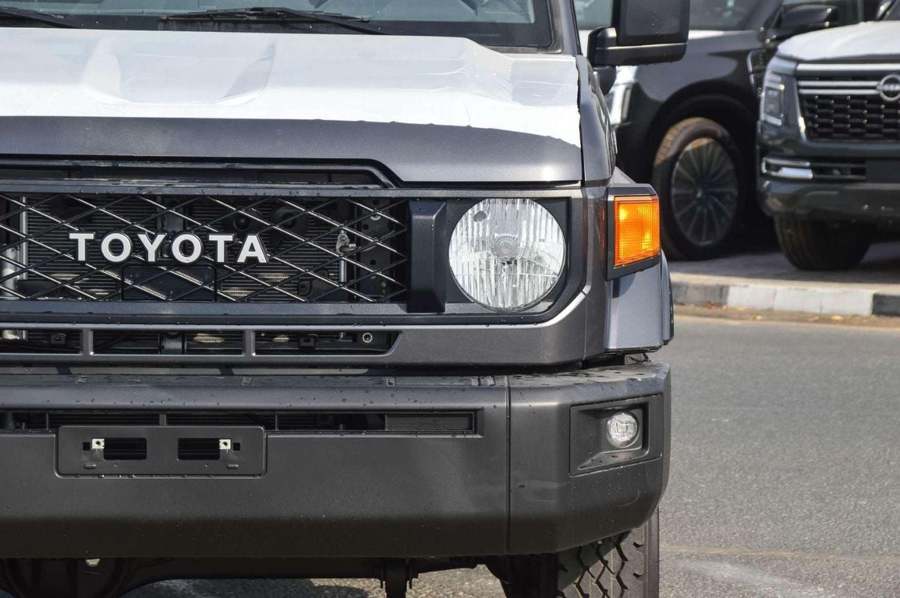 Toyota Land Cruiser Pickup 70 4.0L 4WD PETROL 2026
