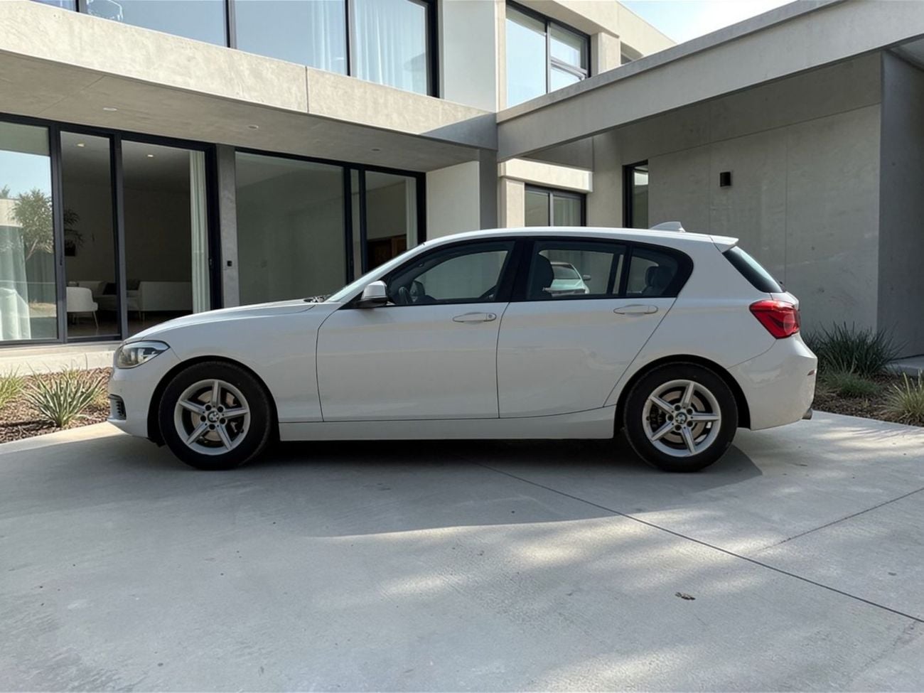BMW 120i AED 930 P.M | 0% DOWN PAYMENT | BMW 120I | 2.0T I4 | 2019 | GCC SPECS