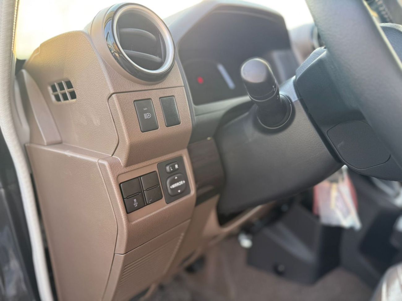 تويوتا لاند كروزر 70 TOYOTA LC76 HARDTOP 2.8L DIESEL TURBO 5 DOORS FULL OPTION 2025 MODEL