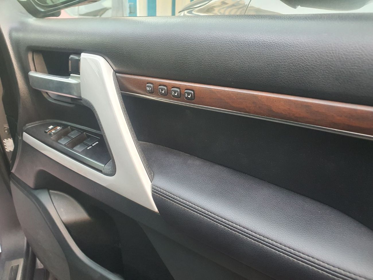 تويوتا لاند كروزر TOYOTA LAND CRUISER SAHARA RHD DIESEL FULL OPTION Modified 2024