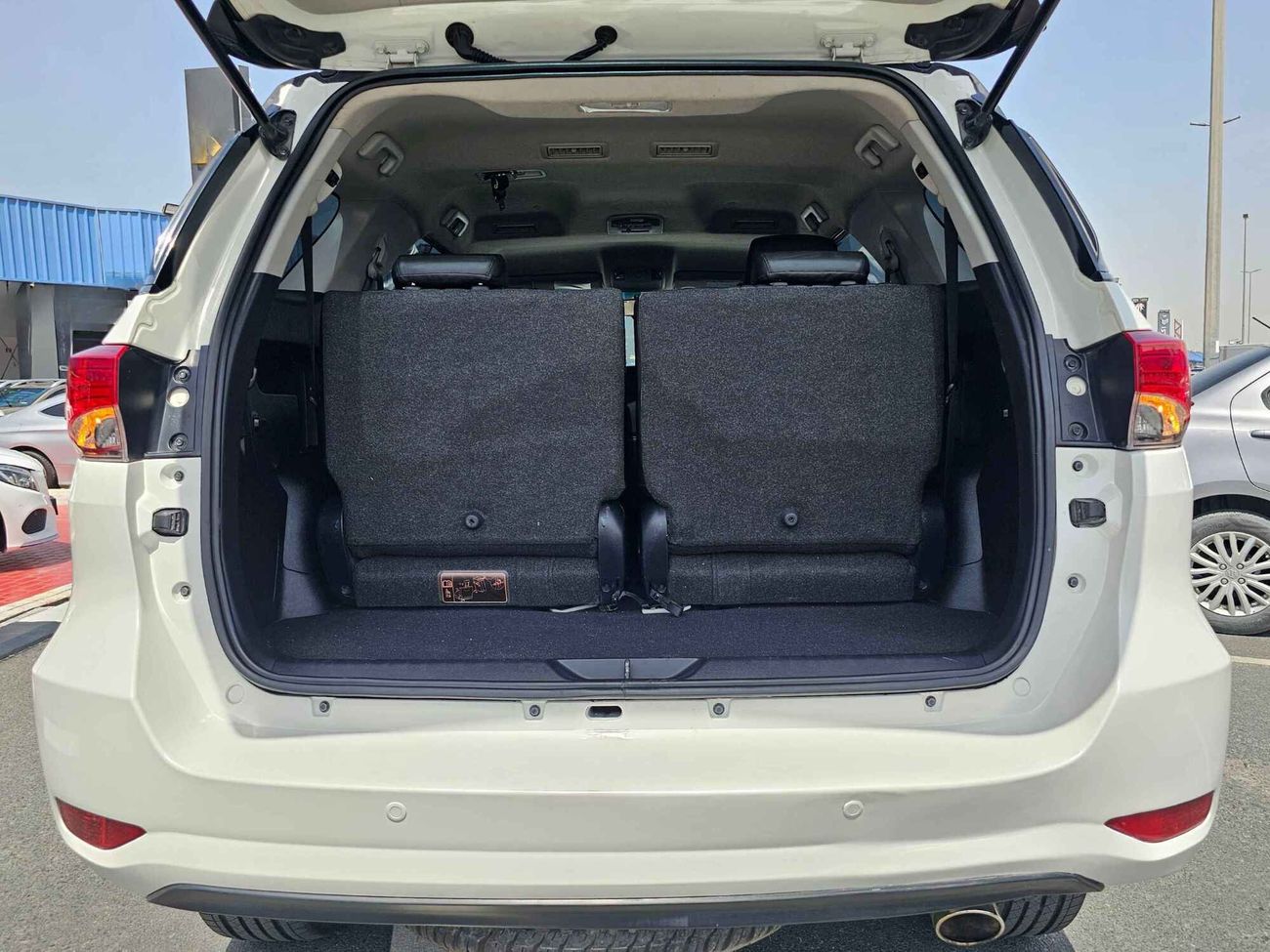 Toyota Fortuner EXR /V4/ BLACK EDITION/ 4WD/ DVD REAR CAMERA/ LEATHER SEATS/ LOW MILEAGE/ 1316 MONTHLY/ LOT#102957