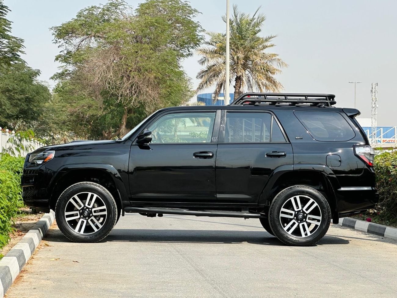 Toyota 4Runner Left Hand Drive Year: 2018 Full Option Premium UAE Pass ▾