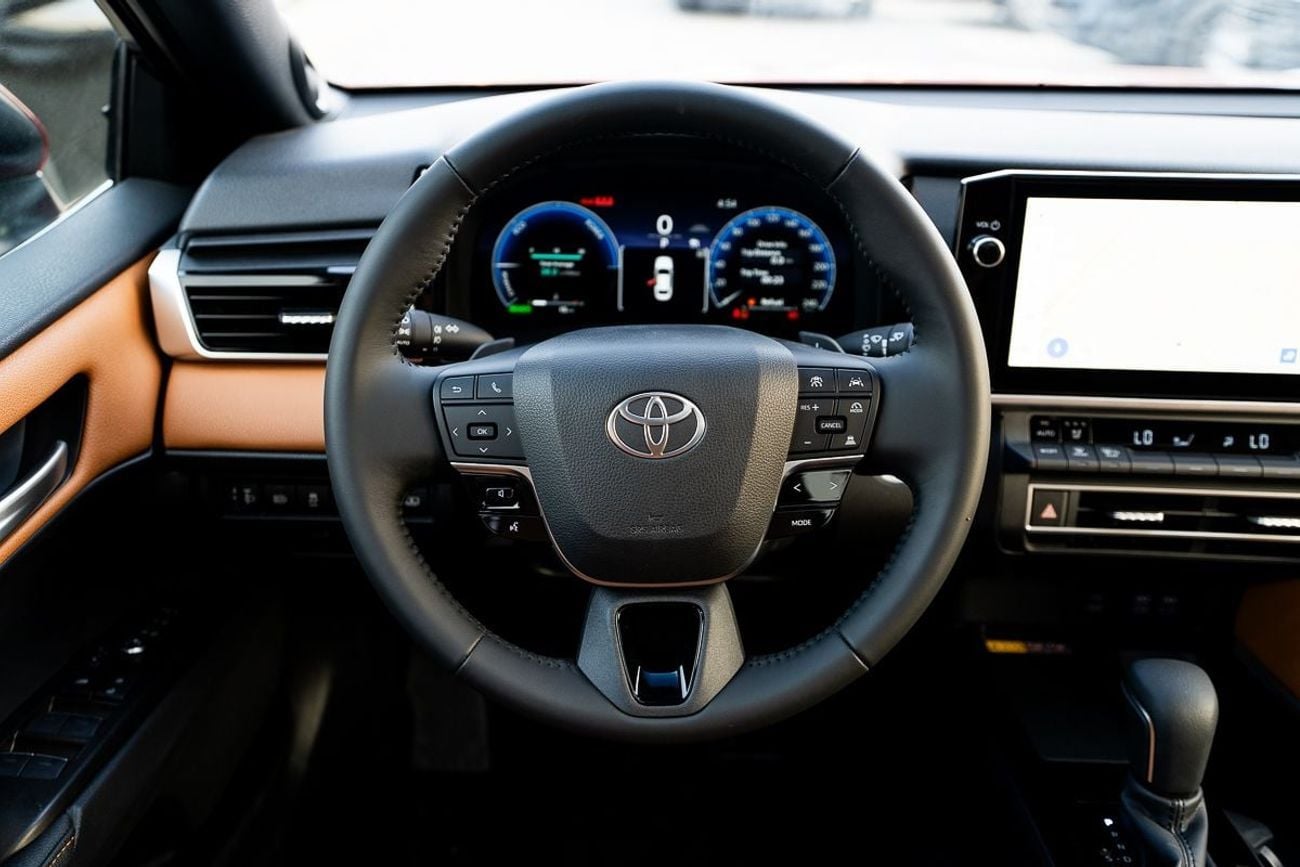 تويوتا كامري Lumiere Hybrid 2.5L Petrol Automatic Transmission 2025