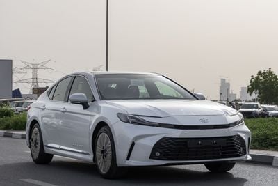 Toyota Camry Toyota Camry LE 2.5 L | Hybrid | White | Panoramic Sunroof | Electric Chair | 2026 GCC Specs