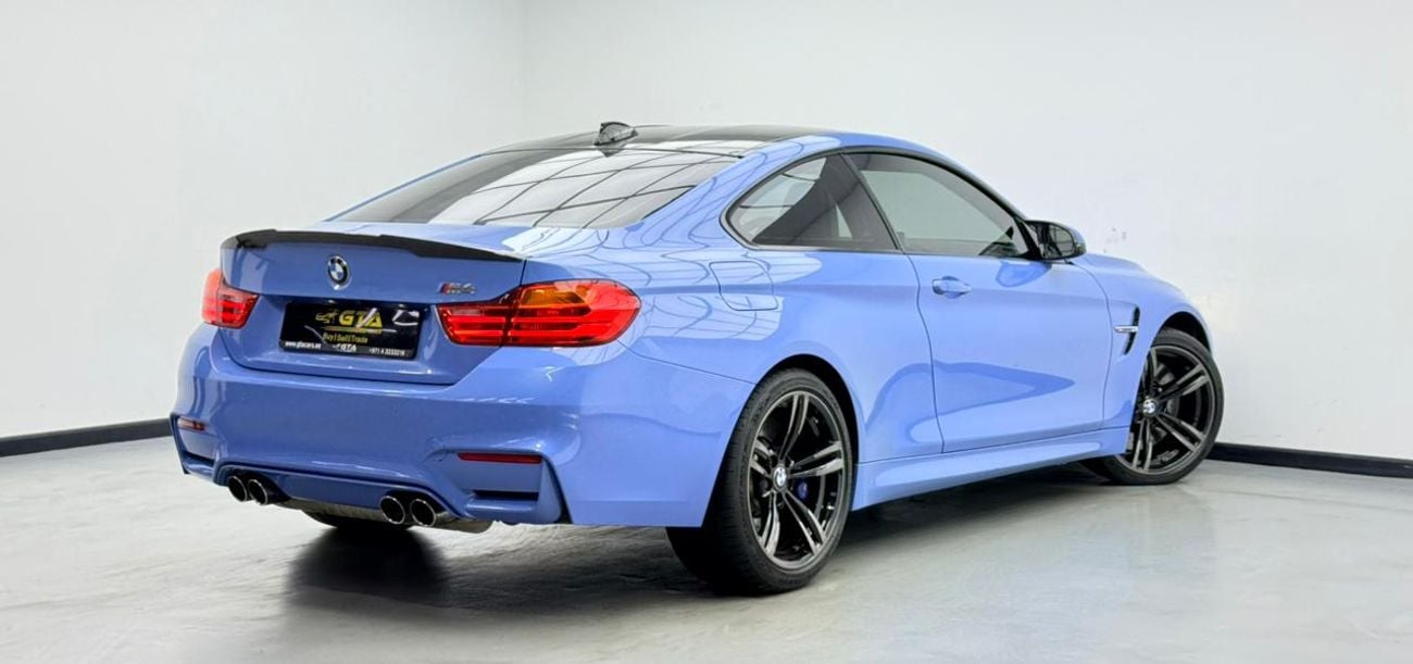 BMW M4 STD 2017 BMW M4 Coupe, Service History, Carbon Fiber Package, Fully Loaded, Excellent Condition, GCC