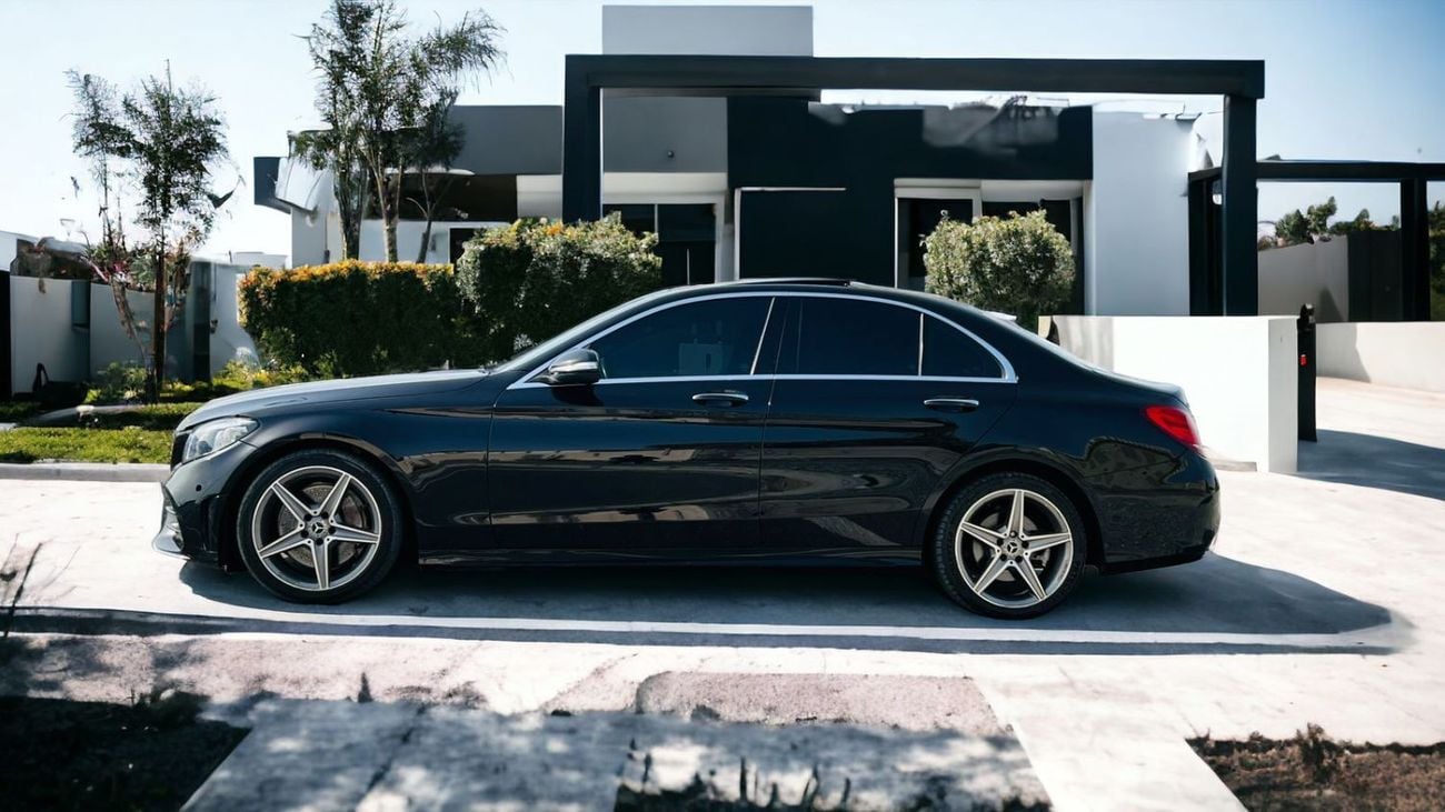 Mercedes-Benz C 300 Luxury AED 1040 PM | Mercedes C300 AMG 2018 | No Accident History | Well Maintained