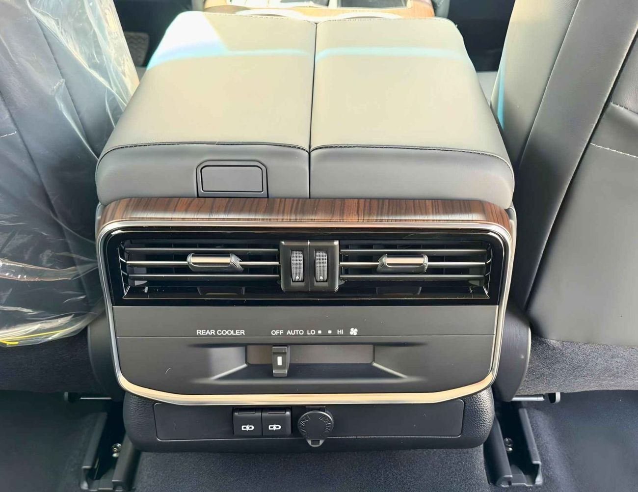 Toyota Land Cruiser GXR HIGH OPTION / 4.0L PETROL V6 / RADAR / REAR ENTERTAINMENT SCREENS  (CODE # GXR41H)