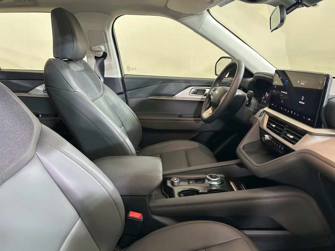 Ford Explorer Active 200A 2.3L 4WD E3325 EXPLORER ACTIVE COMF PKG 200A 4WD 2.3L ECOBOOST AT ACTIVEX