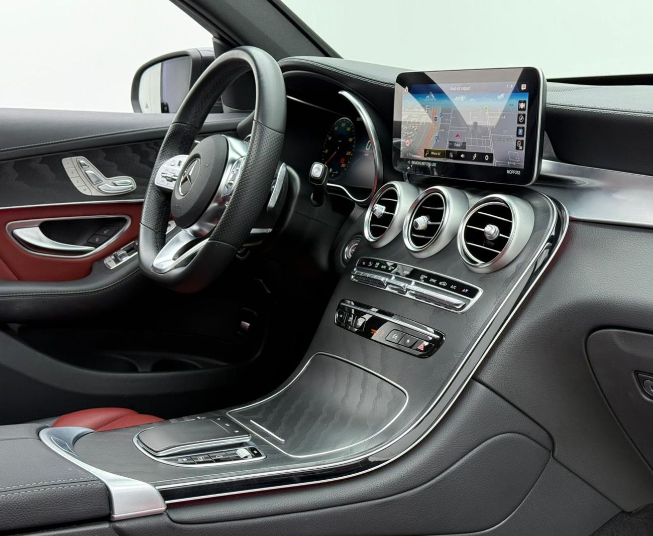 مرسيدس بنز GLC 200 4Matic 2022 Mercedes Benz GLC200 4MATIC Coupe, 2027 MB Warranty, Full MB Service History, Fully Load