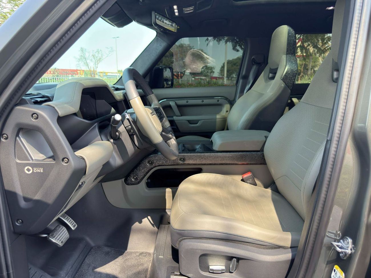 لاند روفر ديفندر 110 P635 OCTA V8