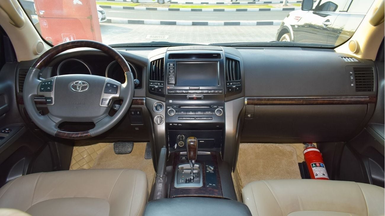 تويوتا لاند كروزر VXR V8