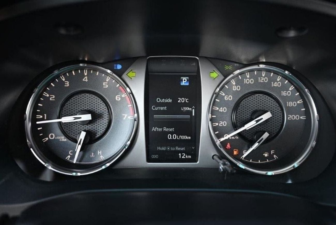 تويوتا هيلوكس 2025 TOYOTA HILUX DOUBLE CAB SR5 2.7L PETROL 4WD 5-SEAT AT