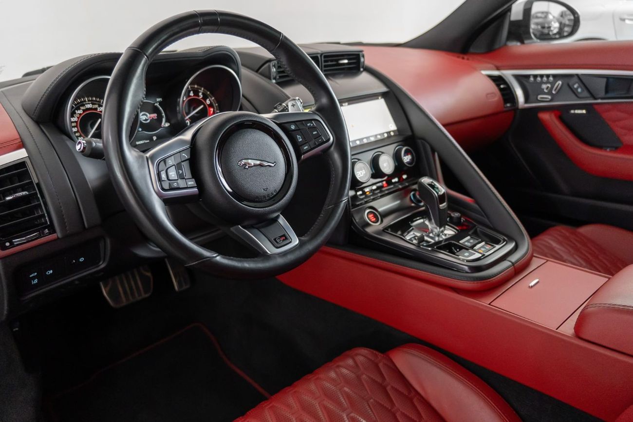 Jaguar F Type SVR