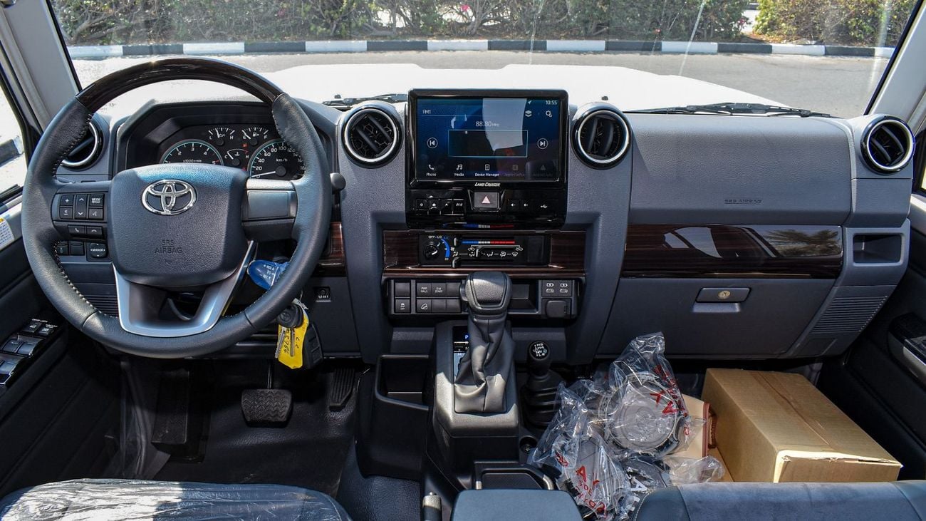 تويوتا لاند كروزر بيك آب ECTAGR011 – 2025 Toyota LC79 Double Cab Pick Up – High Options - 2.8L Diesel Auto – Silver