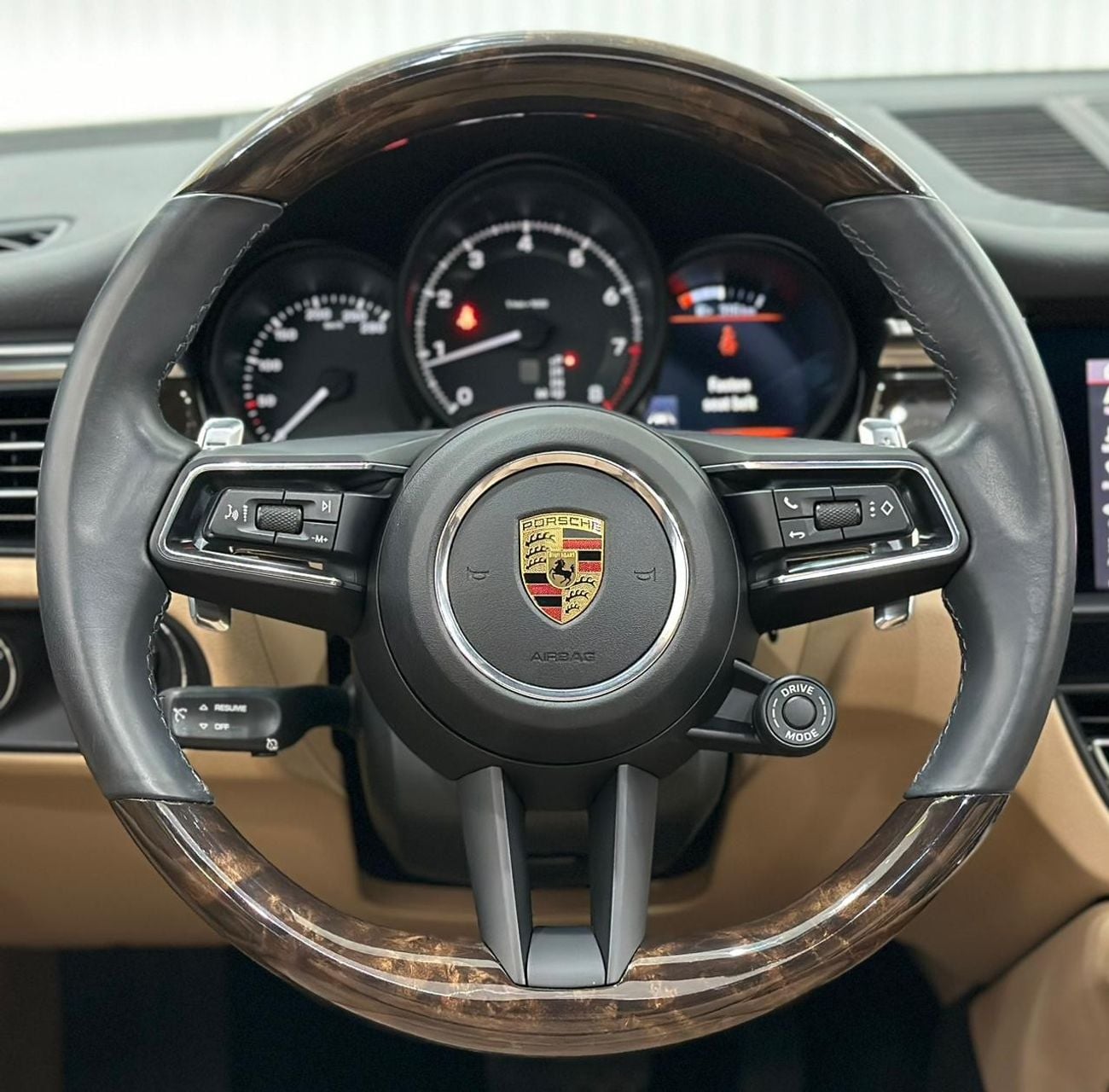 بورش ماكان Std 2022 Porsche Macan, February 2025 Porsche Warranty, Full Porsche Service History, Low Kms, GCC
