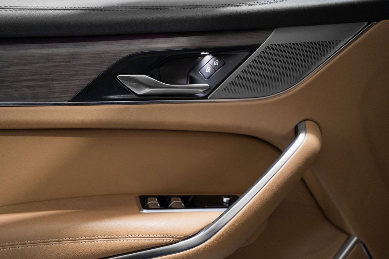 Jaguar F Pace Std 2.0L