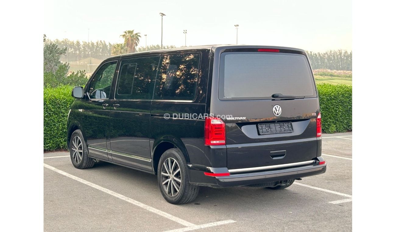 Volkswagen Multivan Hihgline Multivan 2018 GCC V4 // Orginal Paint // Accident Free // 2Keys // Perfect Condition