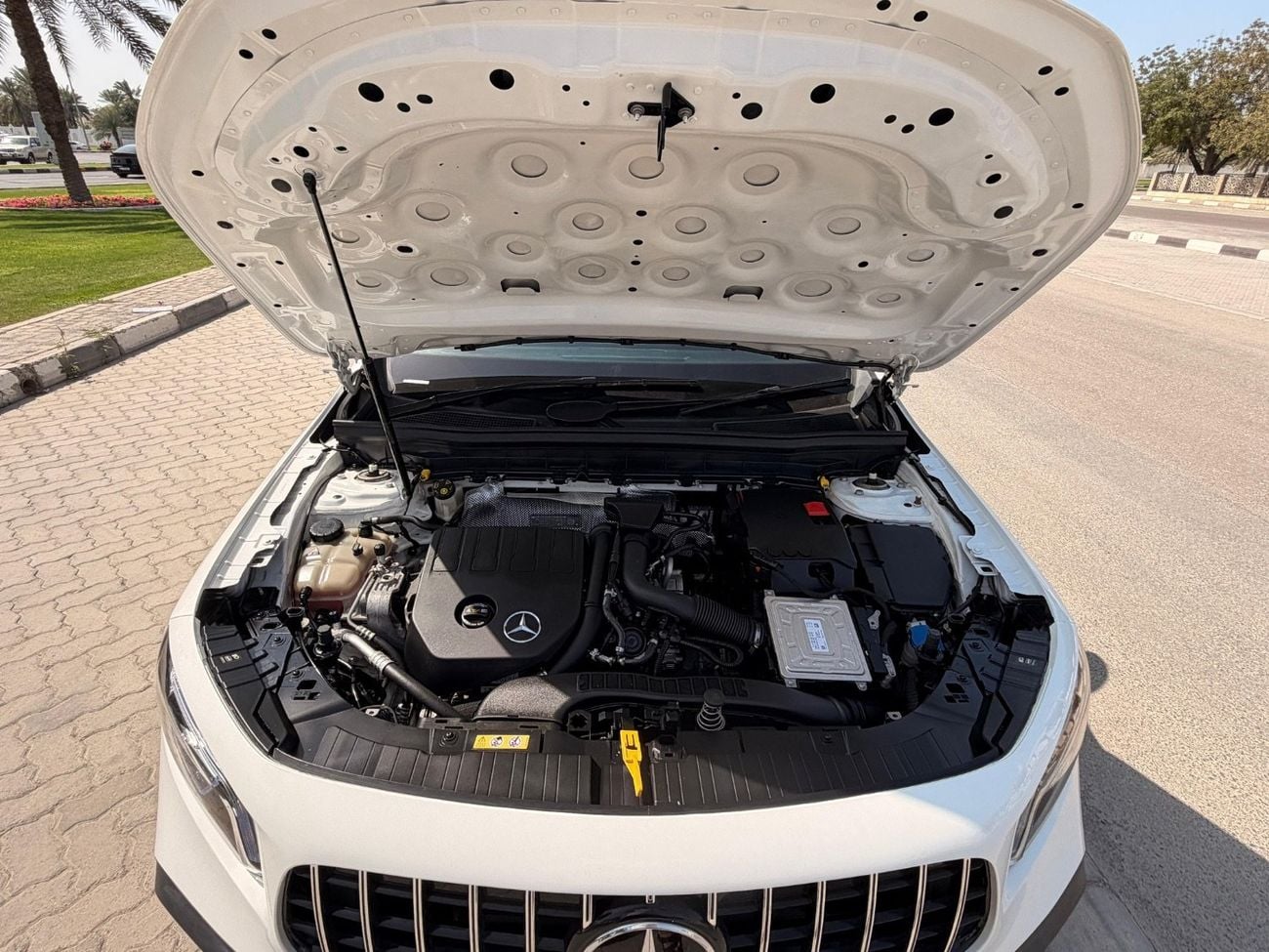 Mercedes-Benz GLB 200 Premium 1.4L (7 Seater)