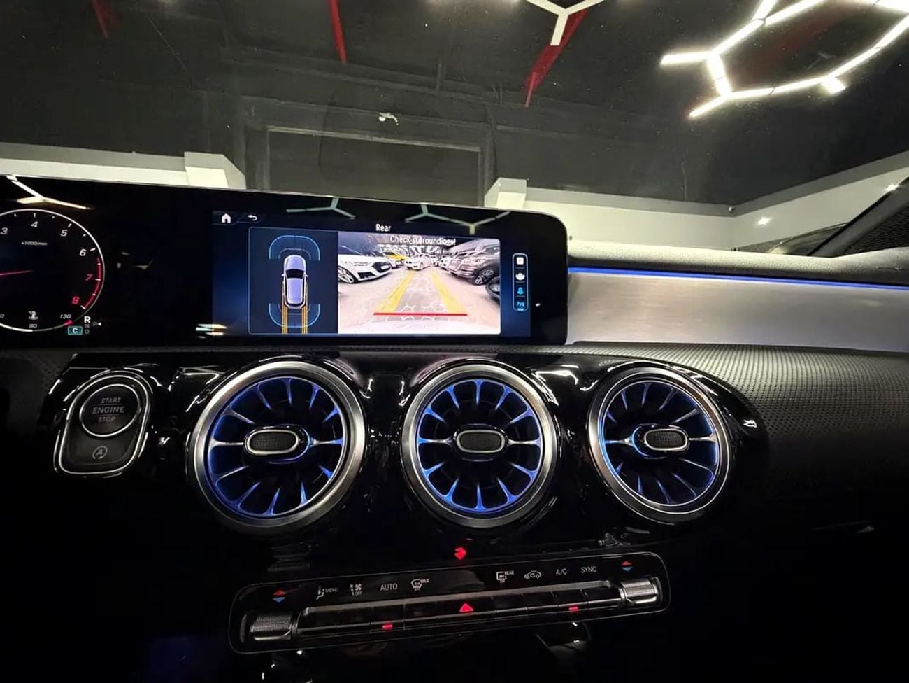 مرسيدس بنز A 200 Premium + 2.0L