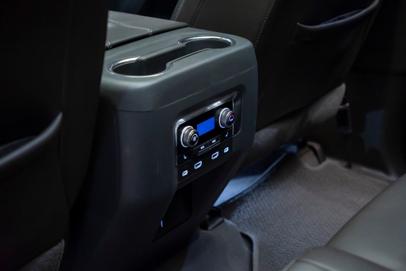 GMC Yukon Denali 6.2L (9 Seater)