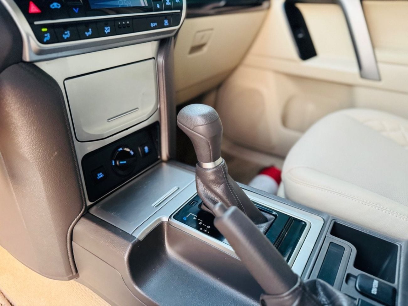 تويوتا برادو Toyota prado 2019 v4 LHD full options