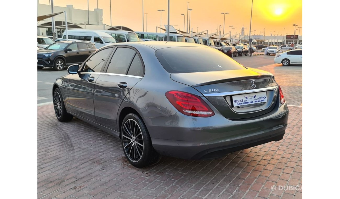 مرسيدس بنز C200 الشارقة