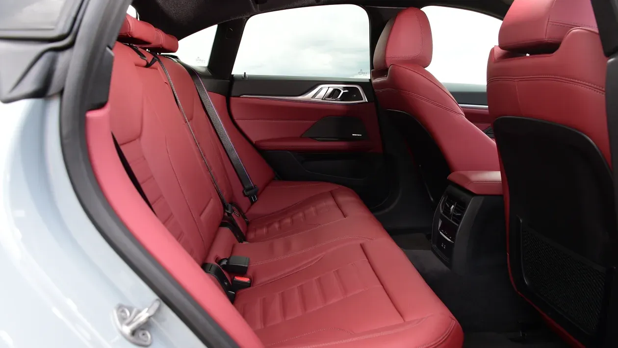 بي أم دبليو i4 interior - Seats
