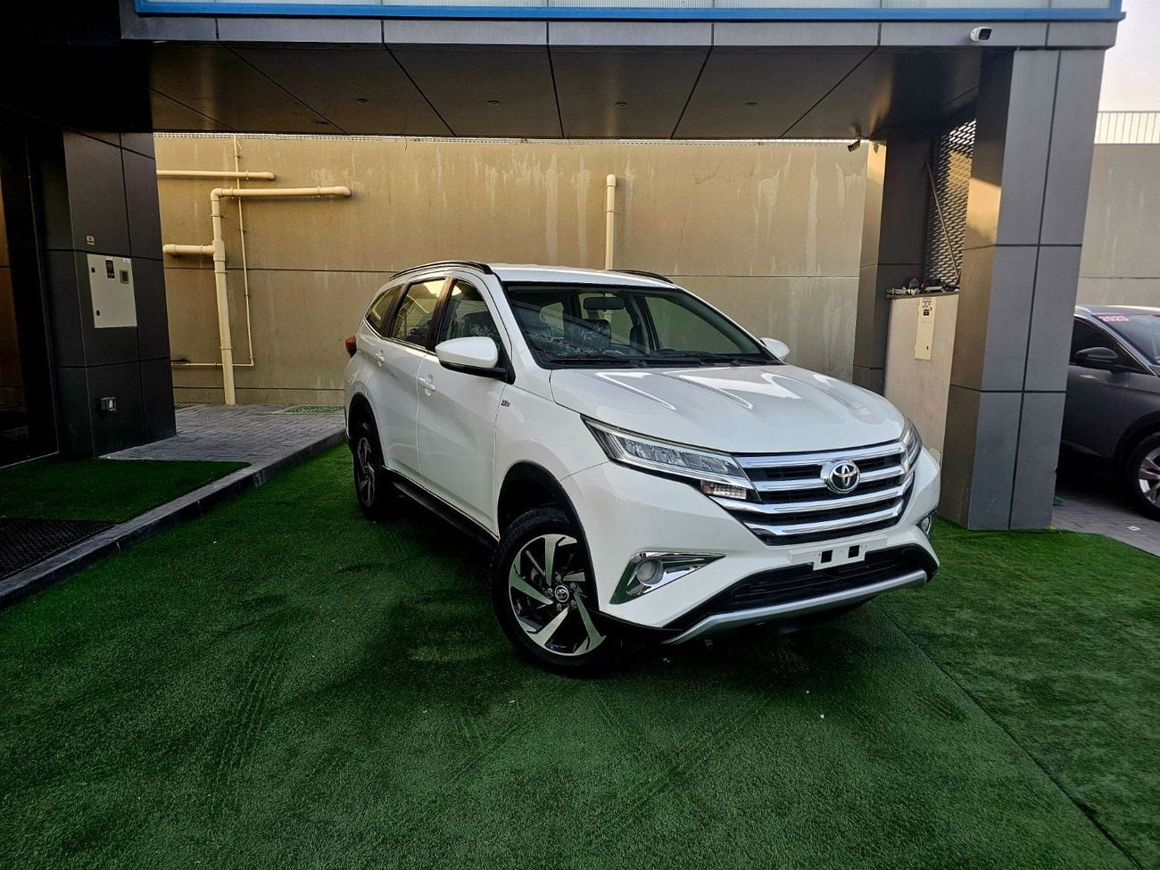 تويوتا راش EX/ PASSENGER 7 SEATS/ LOW MILEAGE