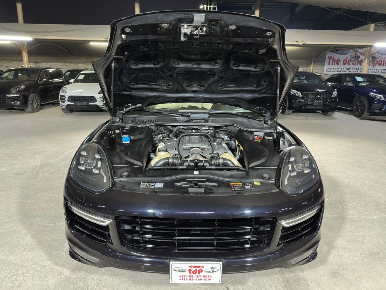 Porsche Cayenne Turbo S 4.8L (570 HP) 2016 | CARBON CERAMIC BRAKES (PCCB) | CARBON INTERIOR PACKAGE | SUNROOF