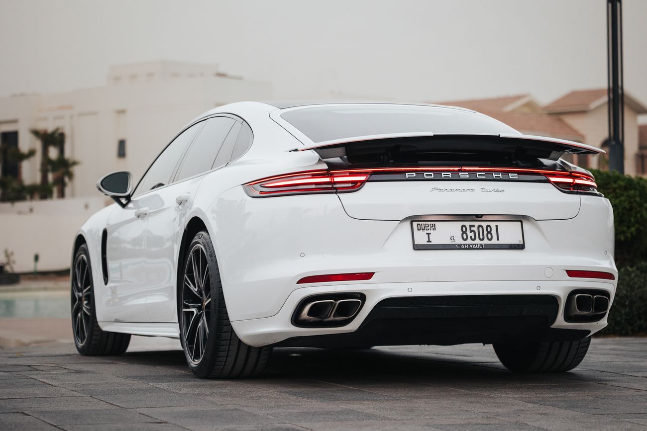 Porsche Panamera Turbo 4.0L AWD