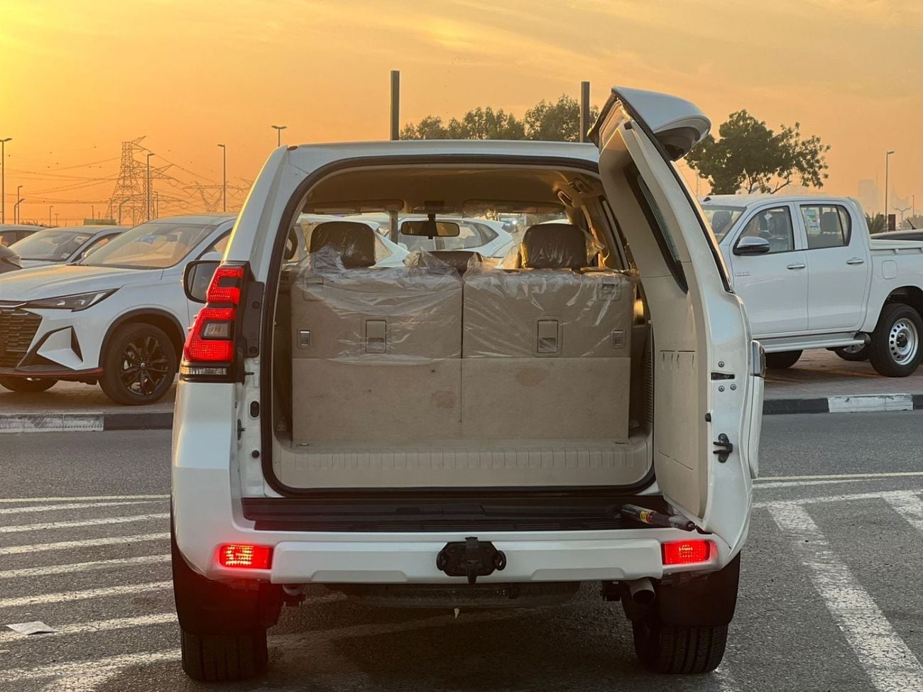 Toyota Prado 2021  Toyota Prado TX 2.7L V4 - AWD 4x4 GCC- Rear Camera Accident Free - 7 Seater