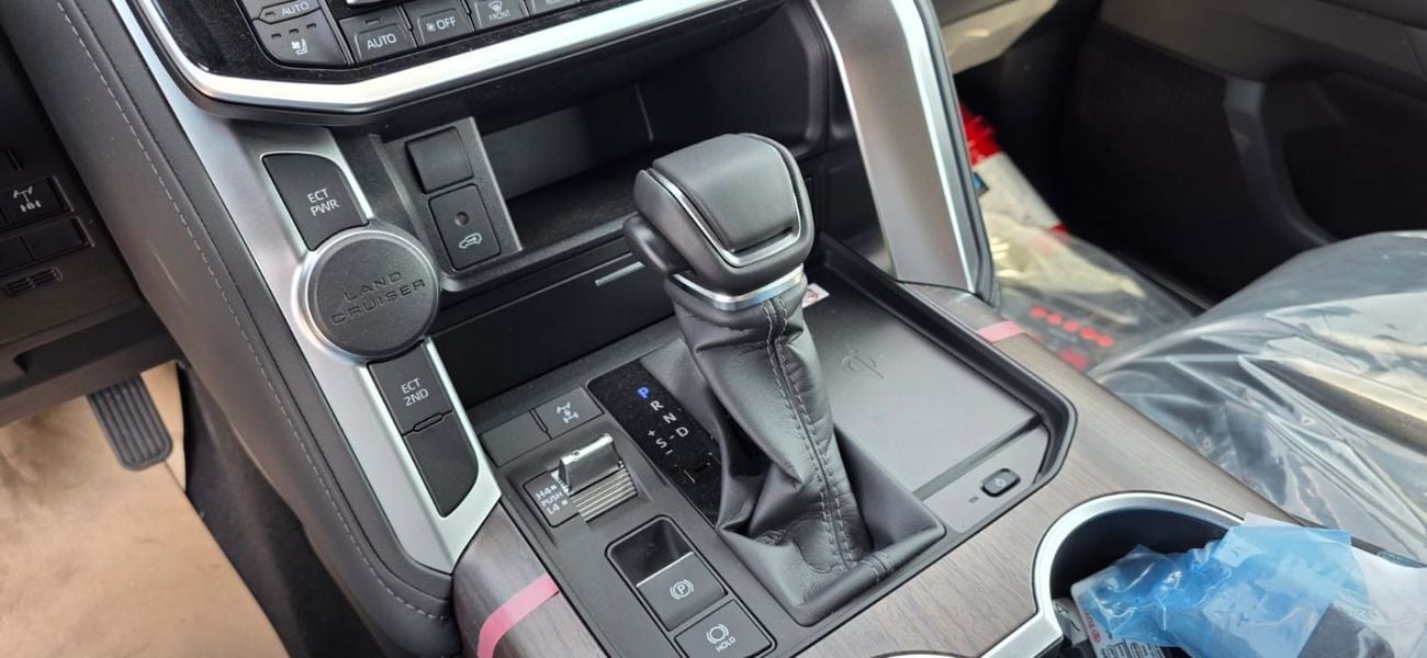 تويوتا لاند كروزر INSIDE BLACK 4.0