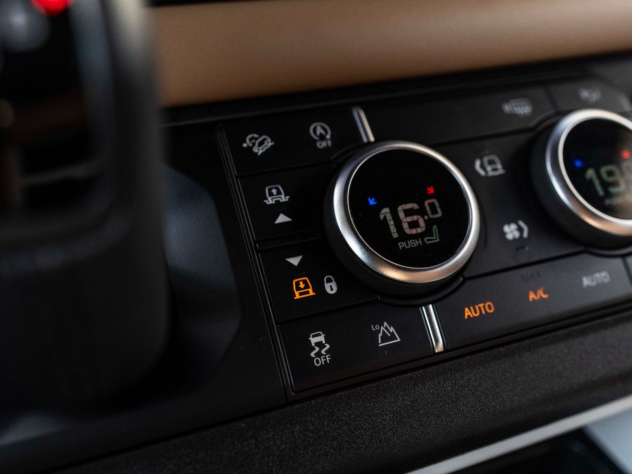 Land Rover Defender P400 110 HSE 3.0L (5 Seater)