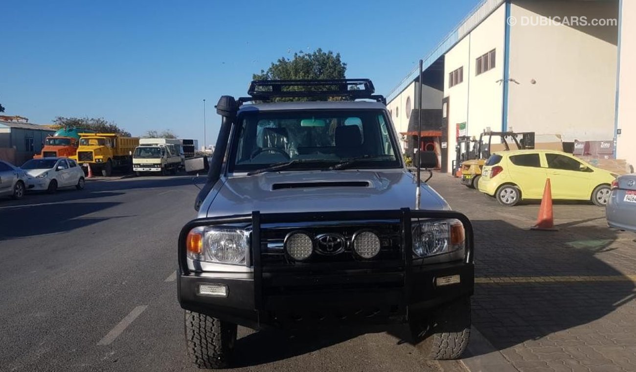 Toyota Land Cruiser Pick Up V8