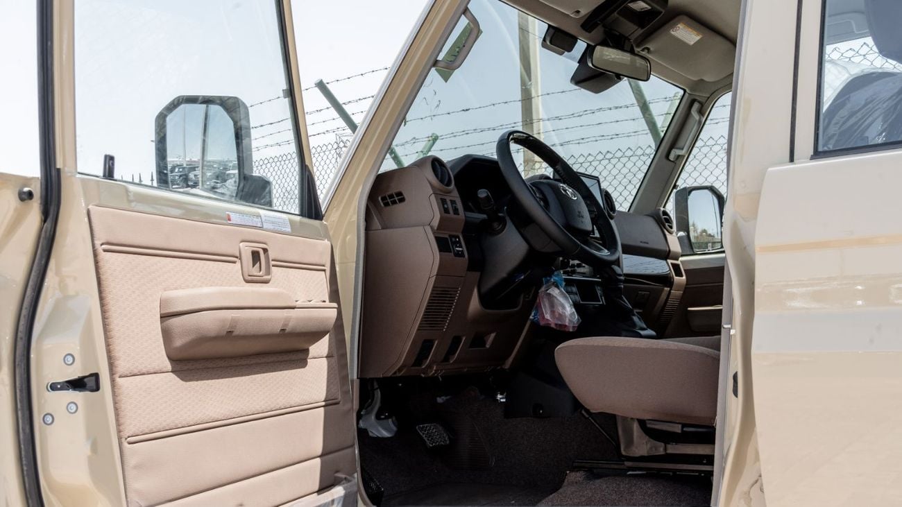 تويوتا لاند كروزر 70 HT VXR 2026 Toyota Land Cruiser LC76 4.0L AT Petrol (Mid Option) Beige