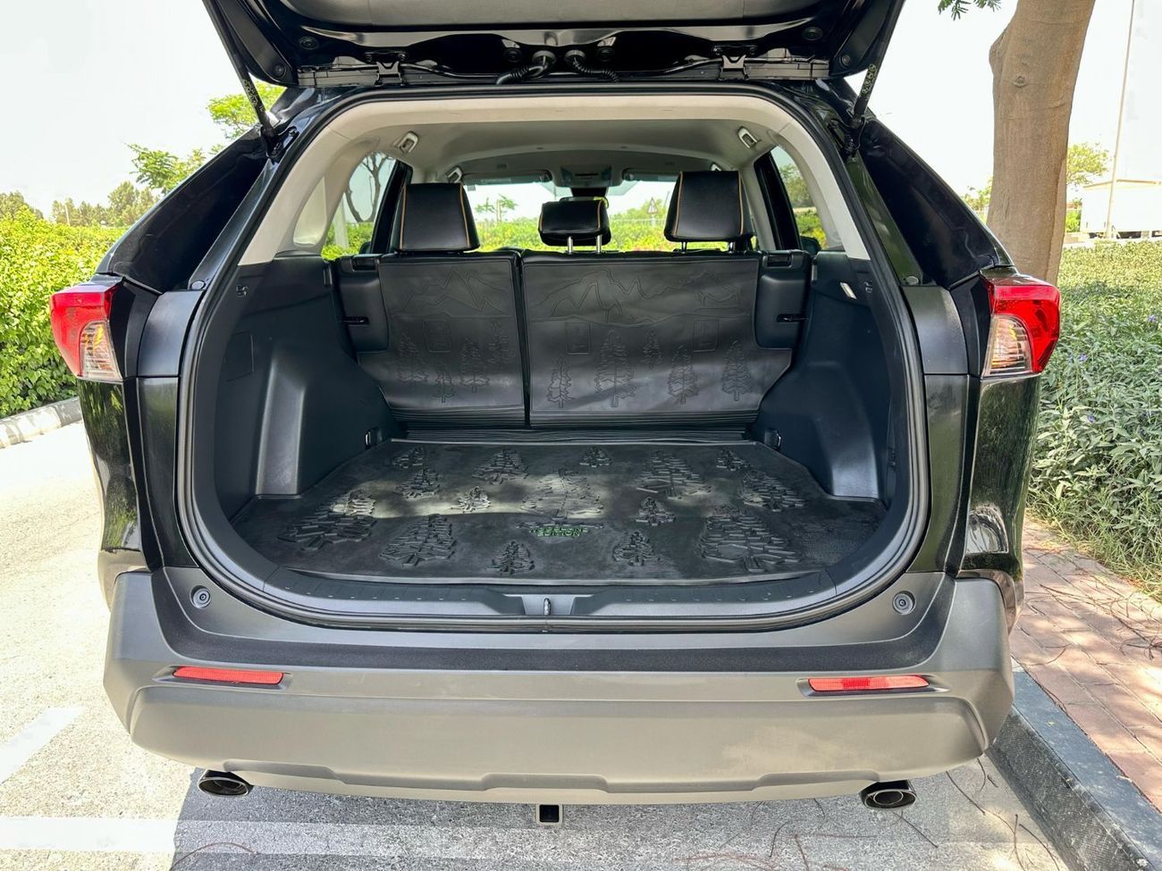 تويوتا راف ٤ Hybrid Woodland Edition (TRD)