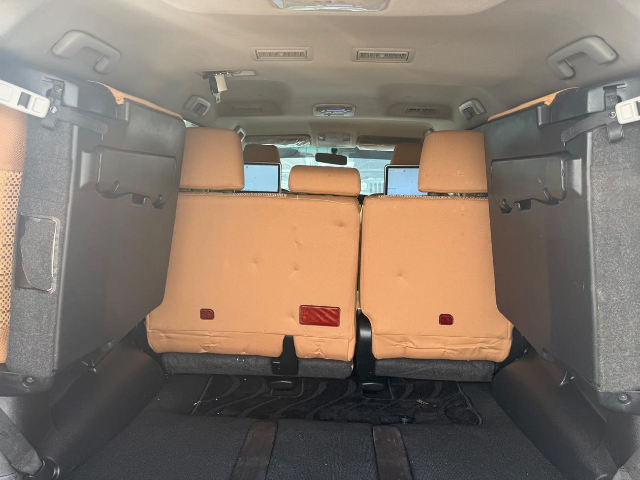 Toyota Fortuner LHD-4WD-Petrol-2.7L-Automatic-V4 Cylinders-7 Seats-5 Doors