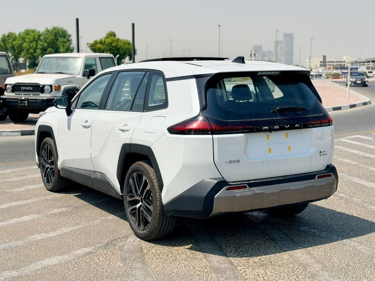 Toyota RAV4 VXR HEV 2.5L Hybrid Flagship AWD | Chinese Specifications | Brand New 0KM | Export Ready