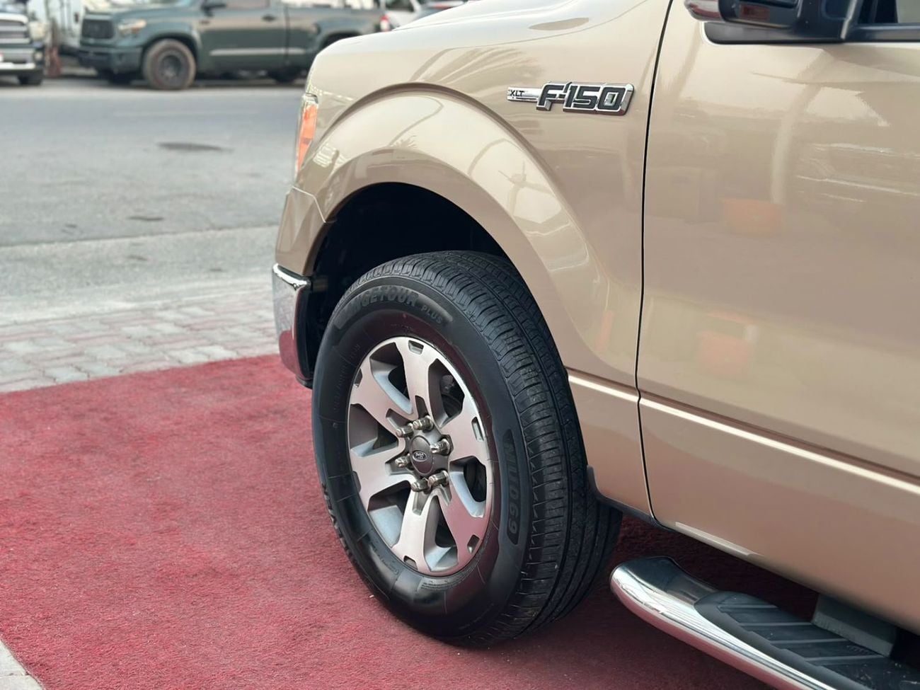 Ford F-150 XLT CREW CAB