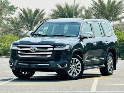 Toyota Land Cruiser VXR V8 + 4.6L Engine Full Option Facelift to 2024 Shape Exterior and Interior Both