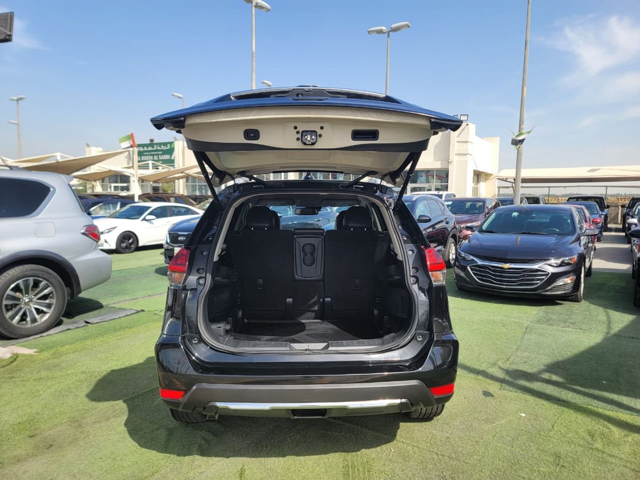 نيسان إكس تريل S 2.5L FWD (5 Seater)