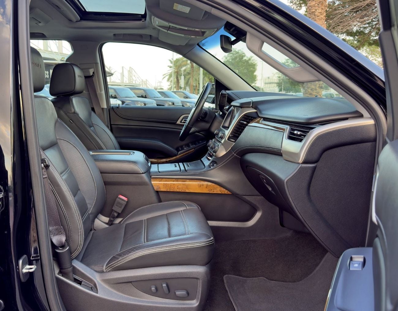 GMC Yukon DENALI COOL BOX/HF TAILGATE Denali 6.2L (8 Seater)