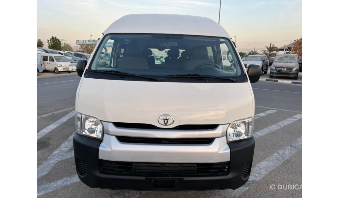 Toyota Hiace 2018 Toyota Hiace Highroof 12+ Seats / Manual and Al futtaim