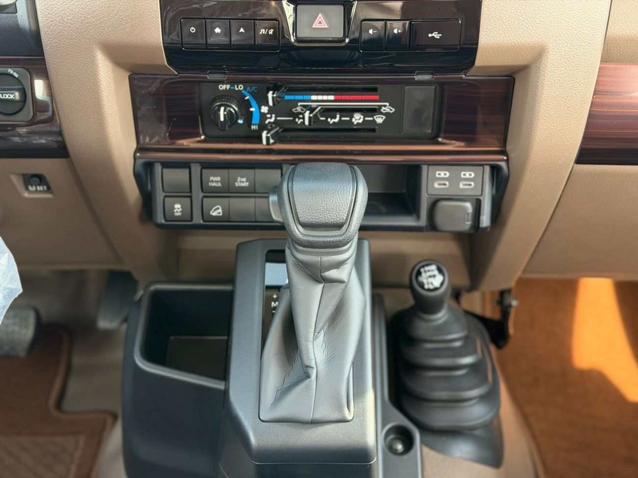 تويوتا لاند كروزر بيك آب 2026 LC79 Double Cabin 4,0L petrol Full option Oman spec