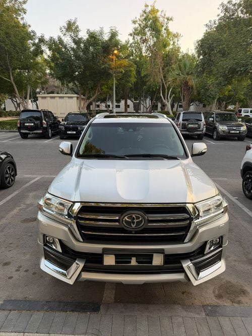 Toyota Land Cruiser VXR 5.7 V8 Grand Touring Edition