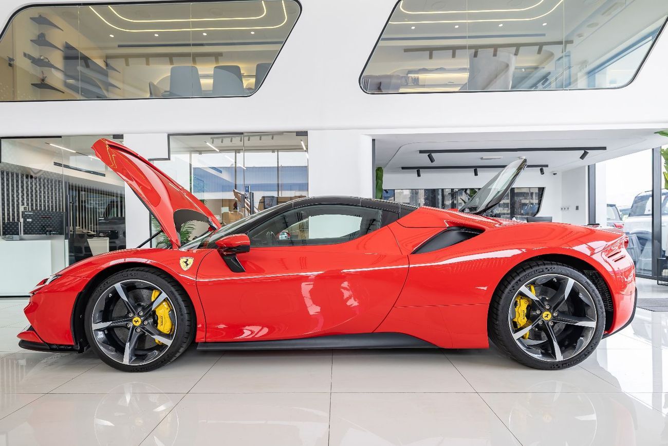 Ferrari SF90 Spider Ferrari SF 90 Spyder Hybrid - Red - 2023 - Perfect Condition