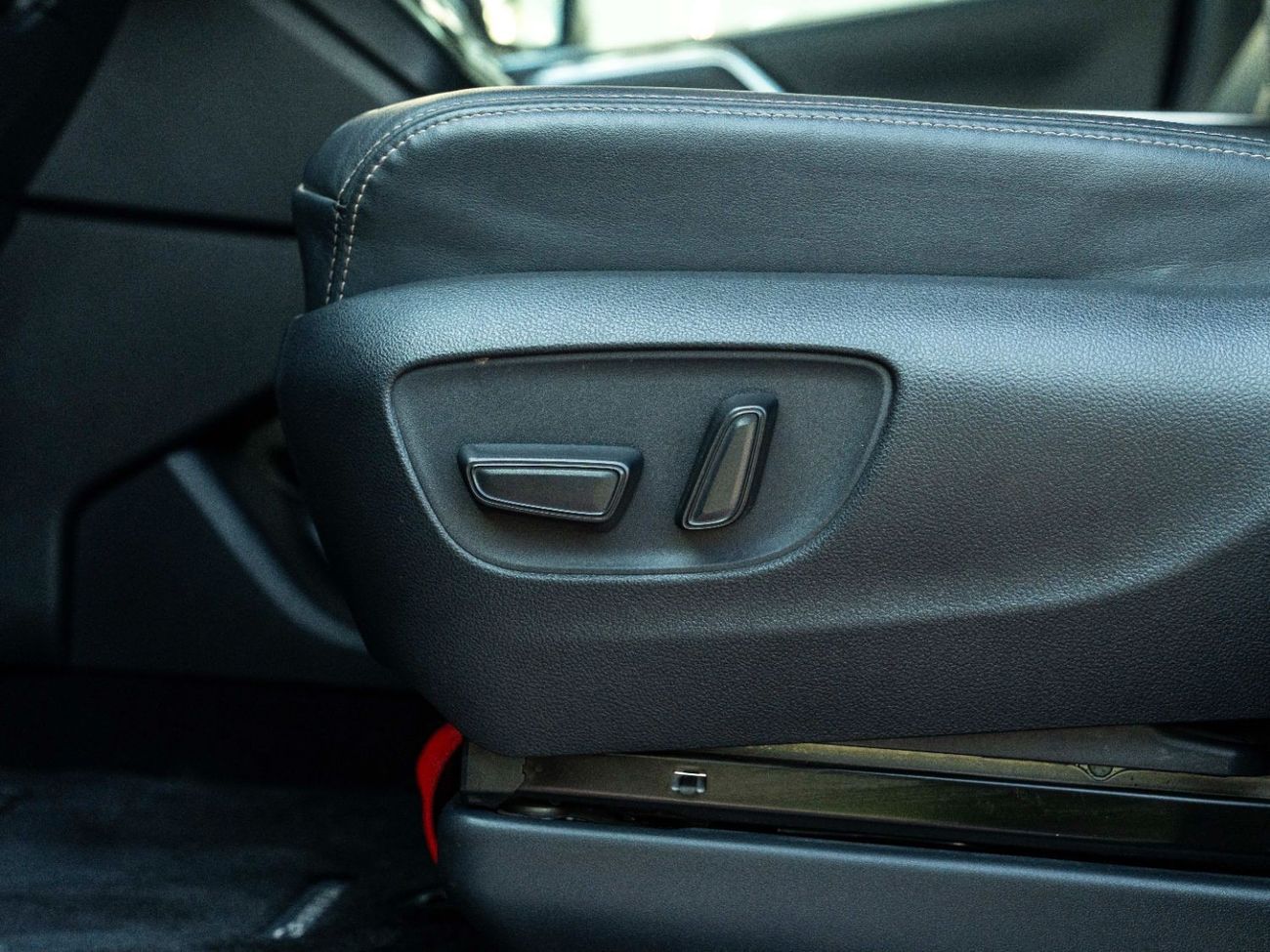 تويوتا جرافينا AED 2,516 PM • GRANVIA PREMIUM 3.5L V6 • LOW KMS • 4 CAPTAIN CHAIRS • FULLY LOADED TOP OPTION